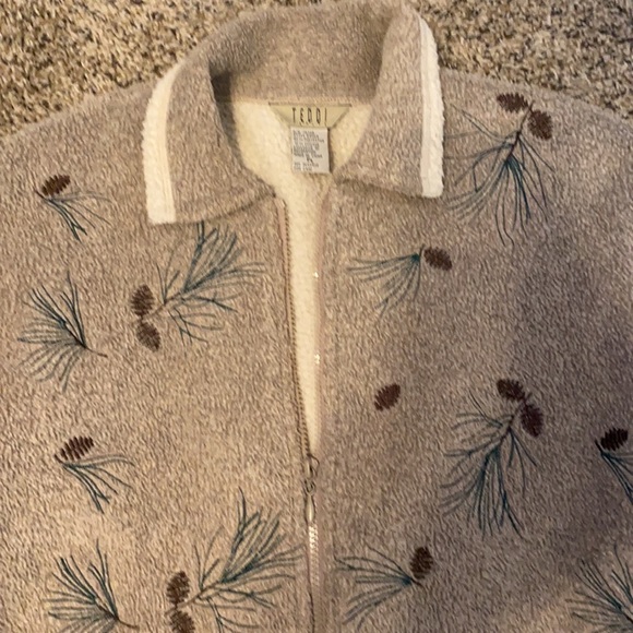 Acorn sweater jacket from Teddi - Picture 2 of 4